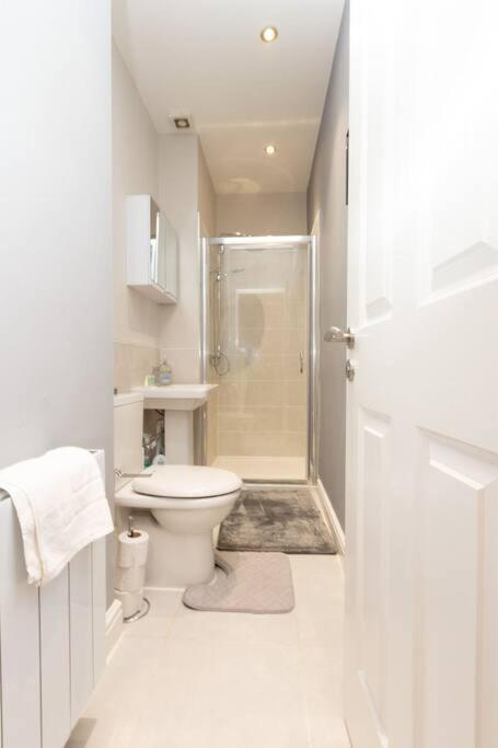 Lavish 2Bed Apartment In The Heart Of Birkenhead Exterior photo